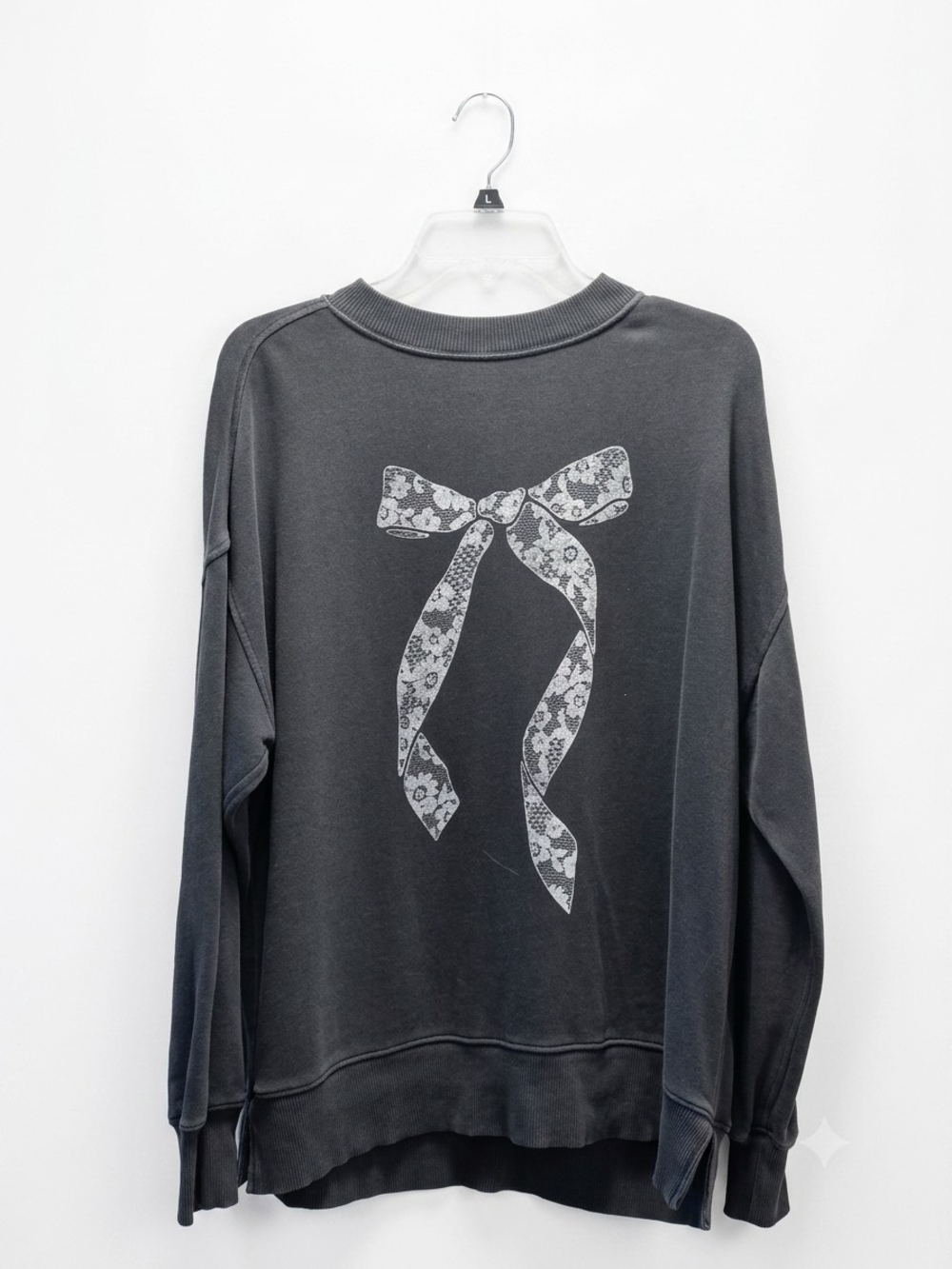 ✏️ Aerie Oversized Lace Bow Sweatshirt